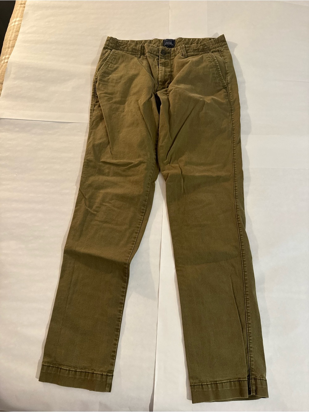 GAP Straight-Leg Jeans in Olive Green